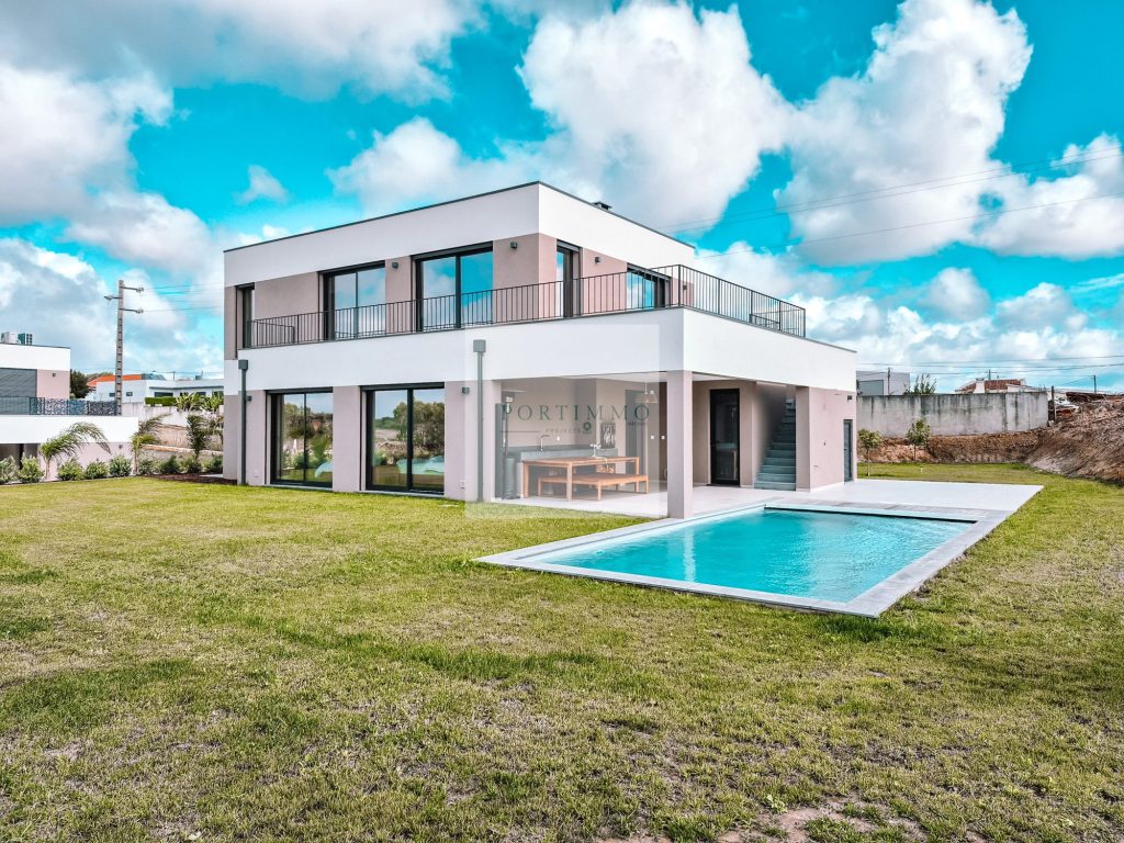 Villa four with heated swimming pool and garden in Casal Velho